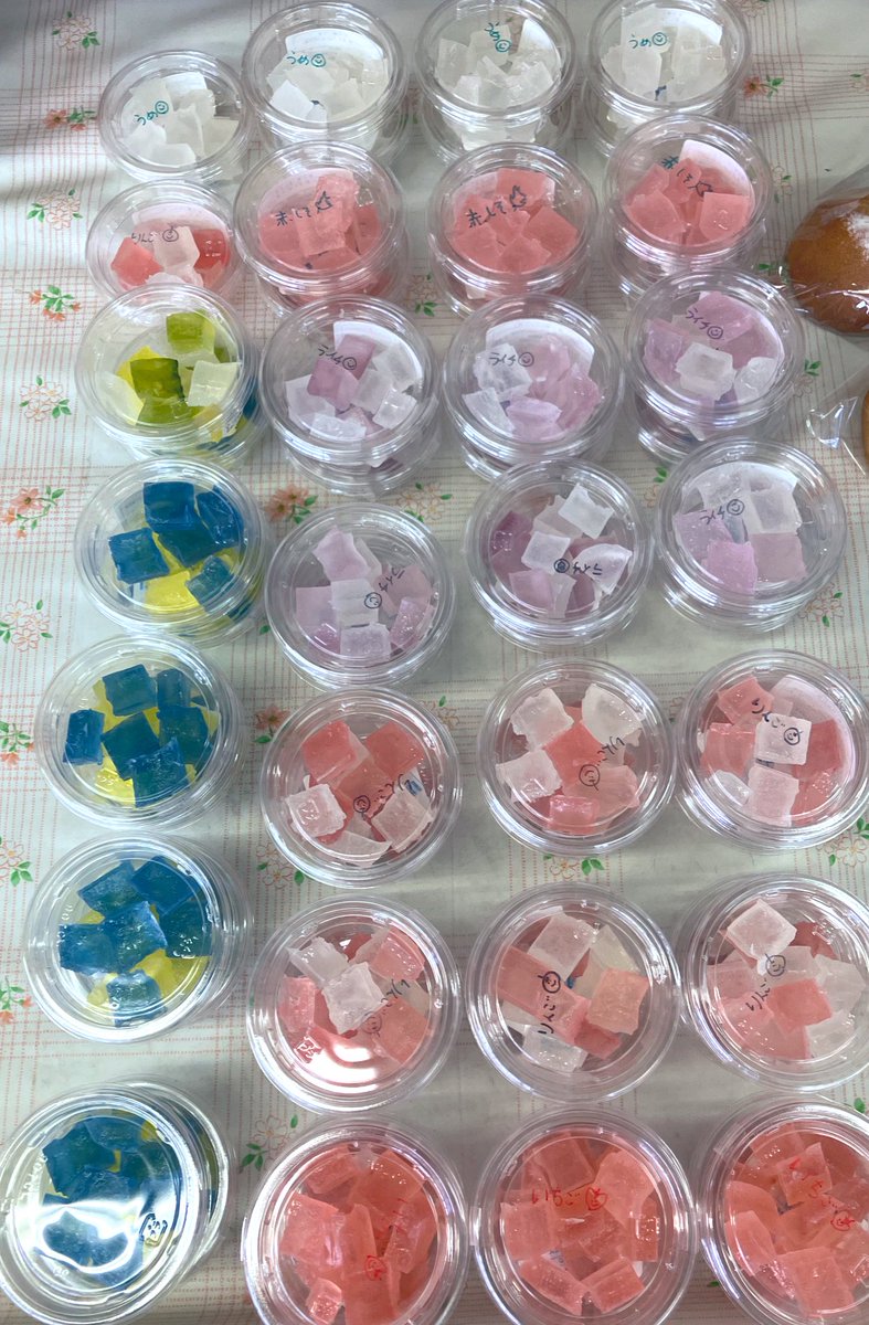 おはようございます🌞🙏 本日はファーマーズにソフトフランス、プチパン、プレーンシフォン、琥珀糖（うめ、ライチ、いちご🍓 ひまわりcolor🌻、海color🐠、りんご🍎、赤紫蘇（new★） ）、梅ジャム（冷蔵コーナー）、他になります。よろしくお願いします😃