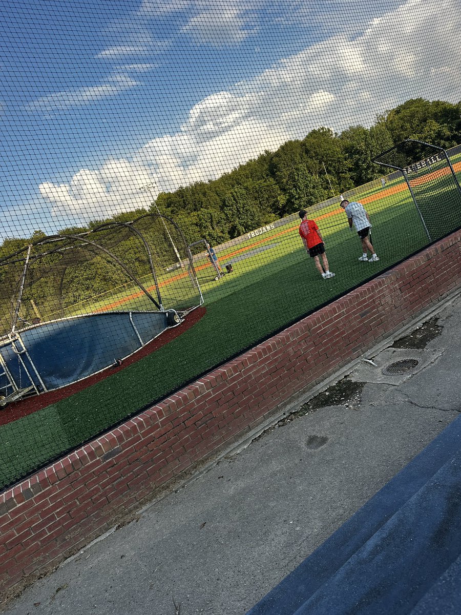 BLittle_24's tweet photo. Getting back into it while spending time with the future of Gordon Lee Baseball! Thank you @RonaldRamsey and Coach Honeycutt for having me out! @USASCOUTGA @GLBasebal https://t.co/9osH2X2okx