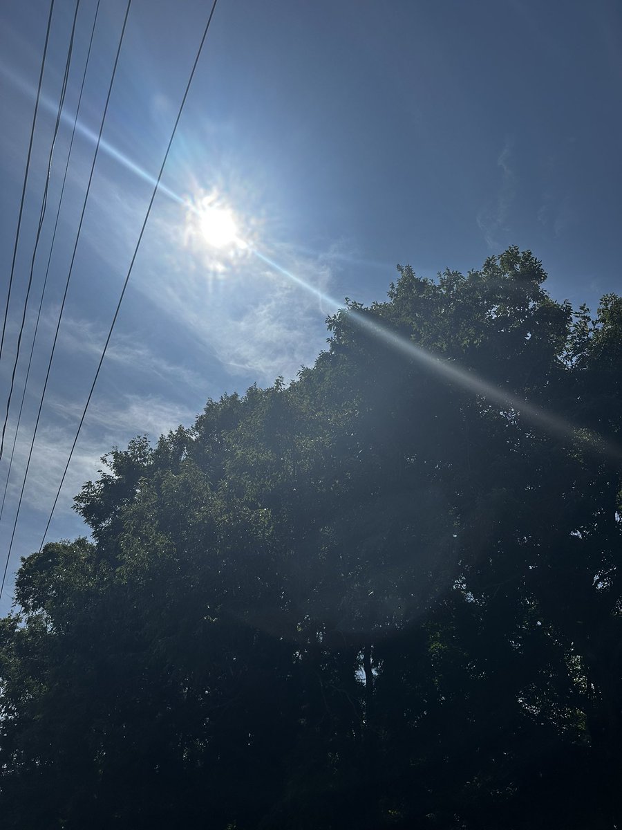 omochibiyori1's tweet photo. おはようございます☀
四日ぶりのおもちびより🎶
しかも良い天気☀️☀️
身体も休めたので
今日から三日間元気いっぱいで
営業致します😊
おもちびよりOpenします✨
#阿賀町
#おもちびより
#まだまだ暑い
#揚げ餅
#夏休み
#R49 https://t.co/wvbHaNUQ8G