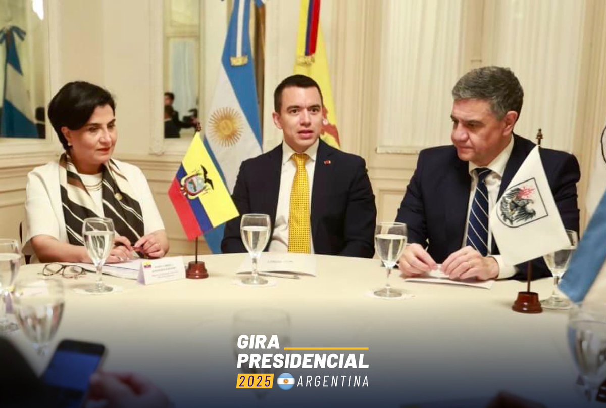 La canciller <a href="/gabisommerfeld/">Gabriela Sommerfeld</a> acompañó al Presidente <a href="/DanielNoboaOk/">Daniel Noboa Azin</a> en la ceremonia de reconocimiento en la que la Ciudad de Buenos Aires, representada por el Jefe de Gobierno Jorge Macri, lo declaró Visitante Ilustre.