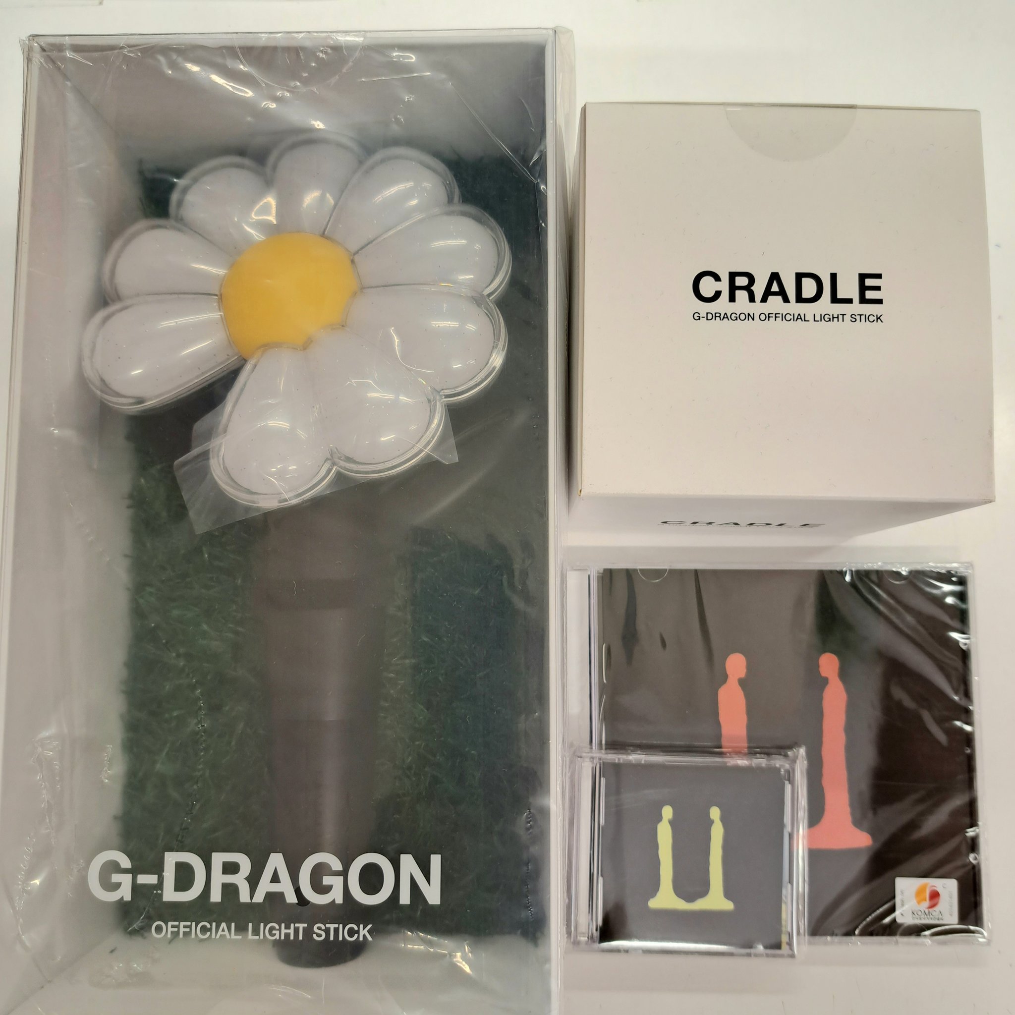 G-dragon ペンライト　CRADLE トレカセット G-DRAGON OFFICIAL LIGHTSTICK＆CRADLE ペンライト スタンド