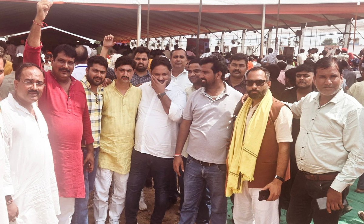 LThakurrss's tweet photo. जनपद अलीगढ़ में राजस्थान के पूर्व राज्यपाल, उत्तर प्रदेश के पूर्व मुख्यमंत्री, 'पद्म विभूषण' से अलंकृत श्रद्धेय कल्याण सिंह 'बाबू जी' की चतुर्थ पुण्यतिथि के अवसर पर आयोजित 'हिन्दू गौरव दिवस' कार्यक्रम में सम्मिलित होकर विनम्र श्रद्धांजलि अर्पित की । https://t.co/fRN8gdyDy5