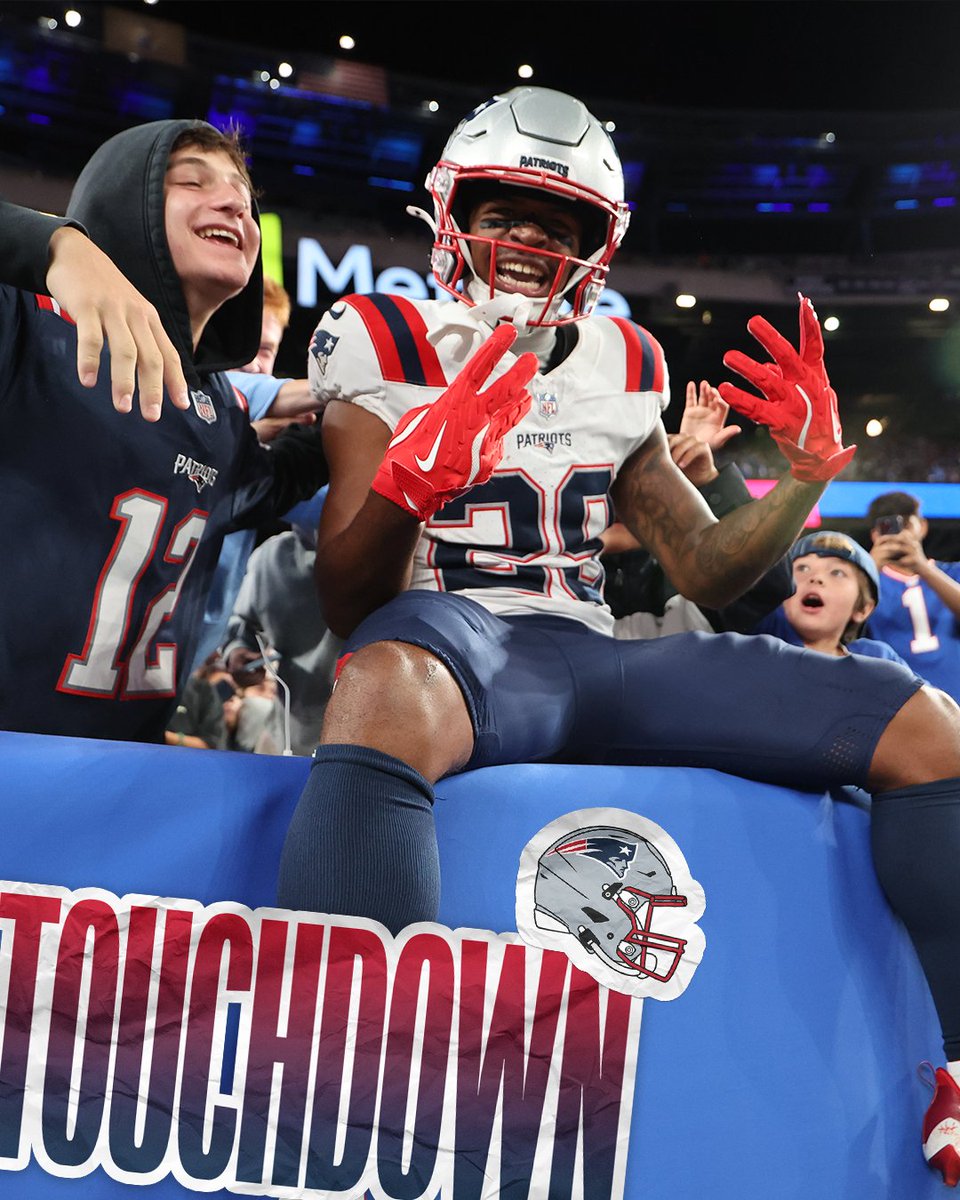 michaelsalvo's tweet photo. First NFL touchdown for Jeremiah Webb @iWebb_ #Patriots https://t.co/Cc5jOyF9Sc