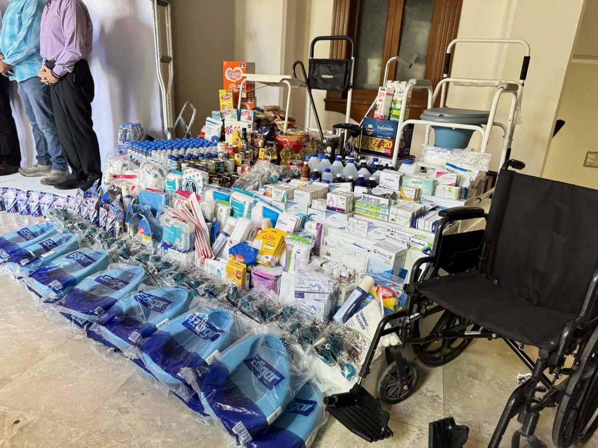 secretariahmo's tweet photo. 🙌🏼Entrega de más de 12 mil artículos reunidos en la Segunda Jornada de Recaudación de Medicamentos y Material de Curación organizada por @uniradiosonora y Karina Barraza📻. https://t.co/DA9pP3B7Jo