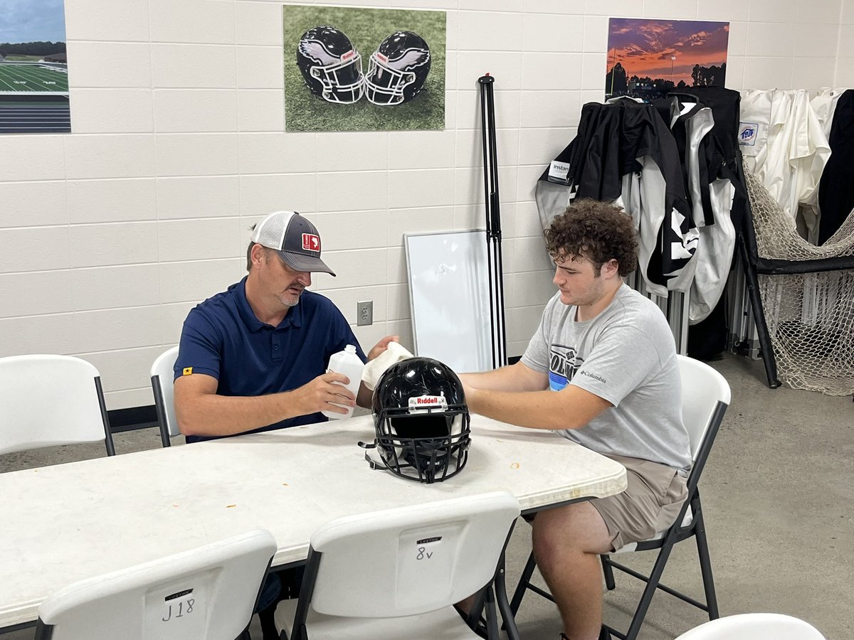 “Decals with Dads” with our Seniors tonight! Last time this group gets to put the Eagle on their helmets. It counts tomorrow… let’s make it a good one! #EDGE #GoEagles🦅