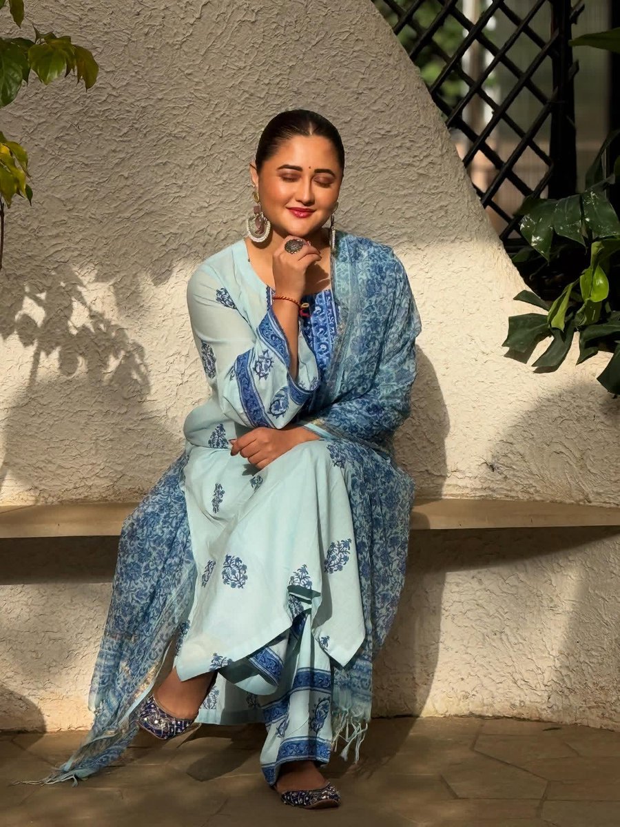 Weekendvibes_'s tweet photo. Rashami Desai 🧿🫶

#Rashami #RashamiDesai https://t.co/j6TMKi3z0q