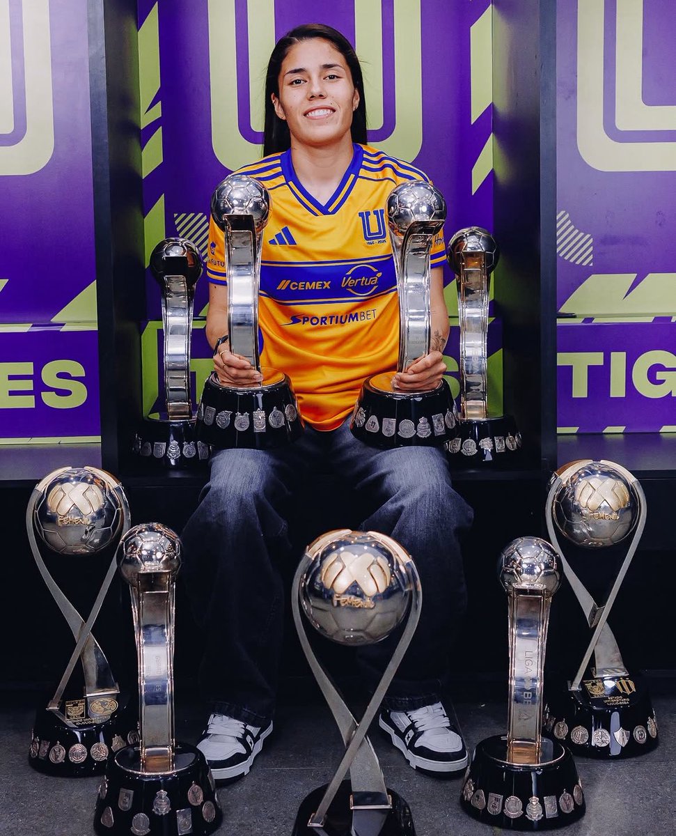 A new transfer record for women’s soccer has been set by a Mexican player 🇲🇽 👏🏾 

Today, NWSL side Orlando Pride announced they’ve broken the world record fee to sign Lizbeth Jacqueline Ovalle from Tigres.

ESPN reports that the fee is $1.5 million, surpassing $1.3 million paid