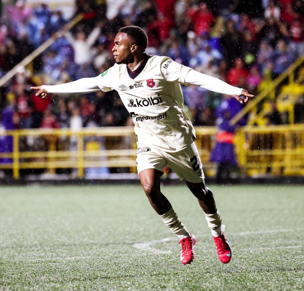 As per <a href="/ferlin_fuentes/">Ferlin Fuentes</a>, Alajuelense and Minnesota United have agreed on a fee of around $1.3 million for Kenyel Michel.