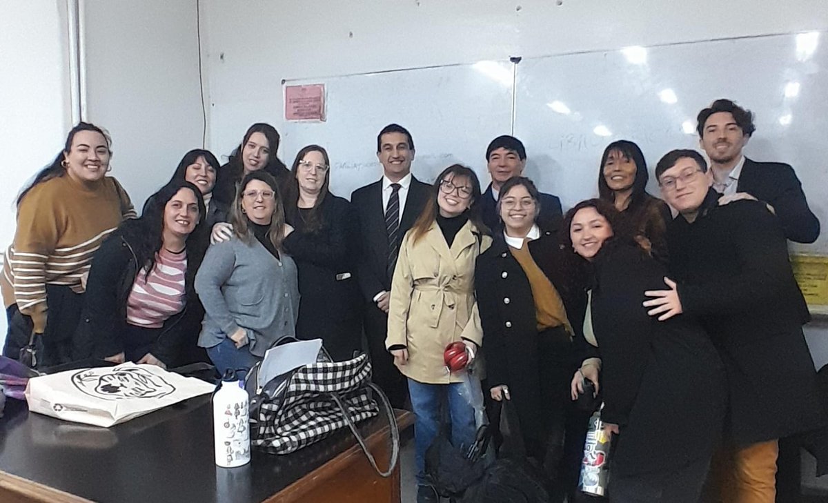 Bnquin's tweet photo. Ser ayudante Docente de cátedra
 De familia y Sucesiones 
Mi  F E L I C I D A D 💕 https://t.co/dCV4gi6qtz