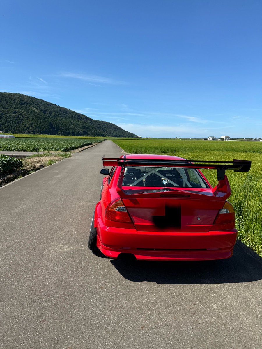 ドライカーボンウイング‼️販売中です^ ^

汎用なので、ステーは別途かかりますが制作可能(アルミでもドライカーボンでも可能)です‼️👍納期も早いですよ😉