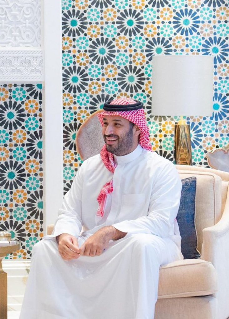 جيت بزمان كله وحوش وأشرار
من أجل تصنع للمهمات تغيير
خذلك مع الأمجاد سكة ومشوار
واعبر ليالي التيه صوب المقادير
لا تكترث للناس لو صاروا كثار
انت الذهب والناس ملح وطباشير
#محمد_بن_سلمان
#ولي_العهد
#حملة_ولي_العهد_للتبرع_بالدم