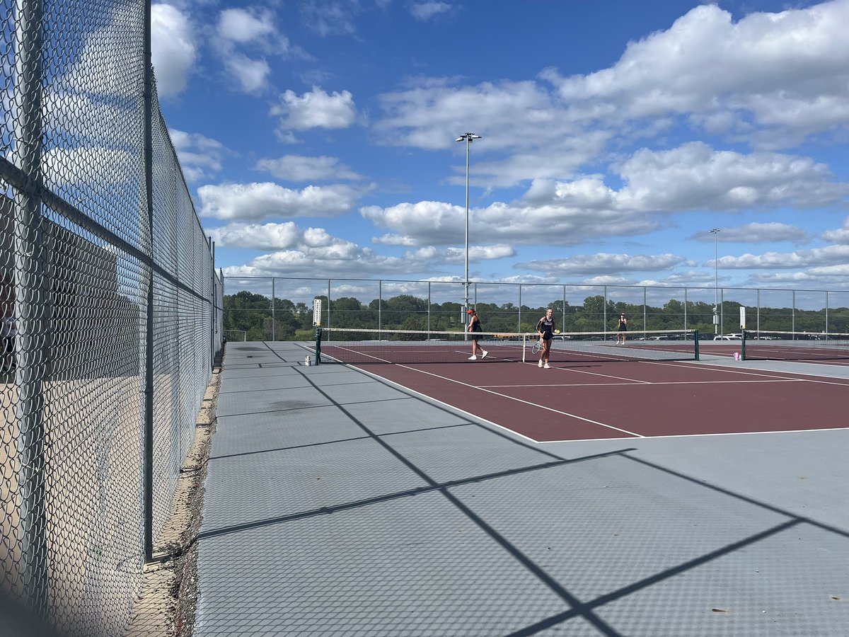 Back out at the Oskaloosa (1-1) courts today as we have LHC girls tennis matchup between the Indians and Newton (0-3). Four of the last six meetings have been decided by one match so we should have another good one today.