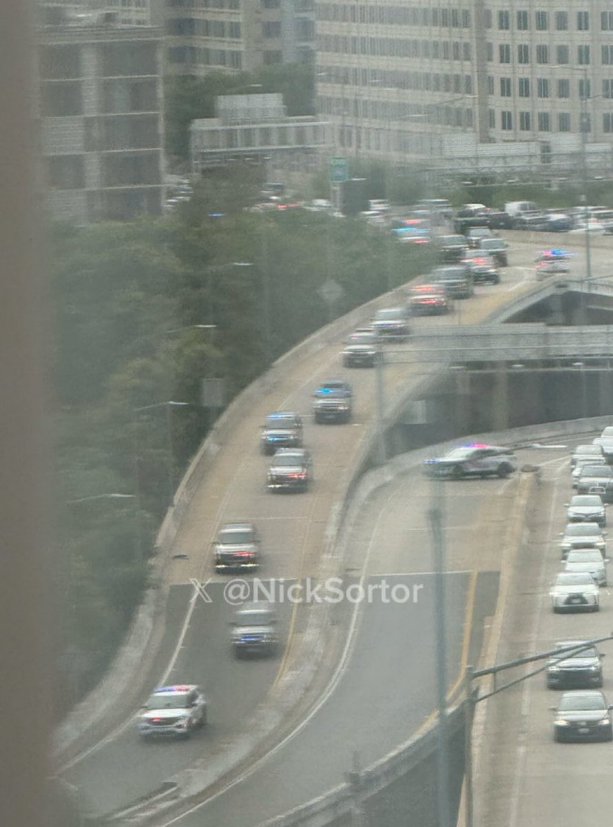 Benny Johnson (@bennyjohnson) on Twitter photo 🚨BREAKING: President Trump has taken to the streets of DC.
The patrol has begun.
📸: <a href="/nicksortor/">Nick Sortor</a> 🚨BREAKING: President Trump has taken to the streets of DC.
The patrol has begun.
📸: <a href="/nicksortor/">Nick Sortor</a>