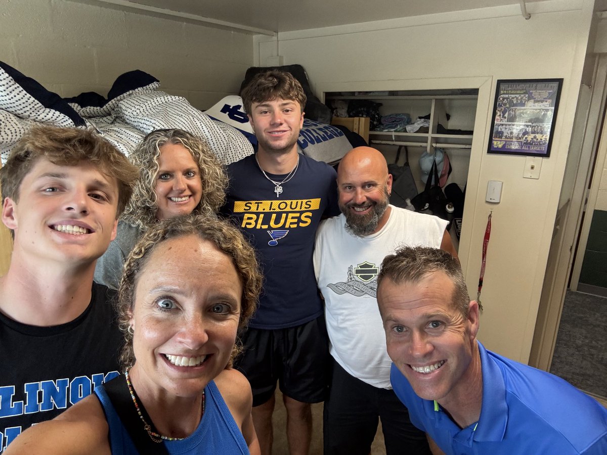 Move in day at Illinois College! <a href="/carson_doran/">Carson Doran</a> and <a href="/BlakeShoufler/">Blake Shoufler</a> you both will do great. Excited for this opportunity for both of you.