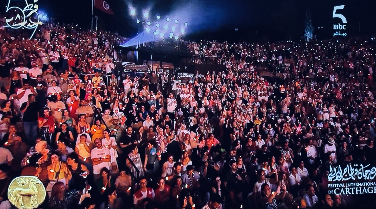 Bnsultn's tweet photo. @AhlamAlShamsi 
جمهور تونس خيالي 🇹🇳❤️🔥
 #مهرجان_قرطاج_الدولي https://t.co/LEaxpbwylC