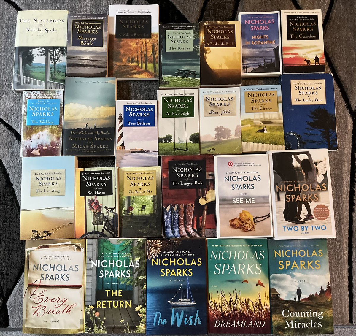 cerisano_'s tweet photo. Is it obvious that @NicholasSparks is one of my favorite authors?? 😁📚📖 https://t.co/9rtDJKYdpH