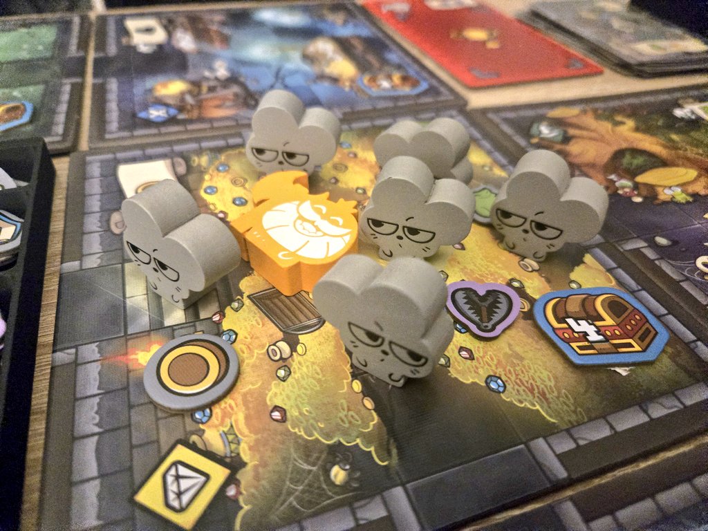 Seryu_MG's tweet photo. No me acordaba de lo divertido que es #KeepTheHeroesOut @games_delirium me faltaba probar con ratones y algún otro y de paso recordar mecánica, en modo fácil  se me hace fácil hasta justo al final y un poco lento al principio en la primera oleada, pero muy chulo! #juegosdemesa https://t.co/49uVW8jsGU
