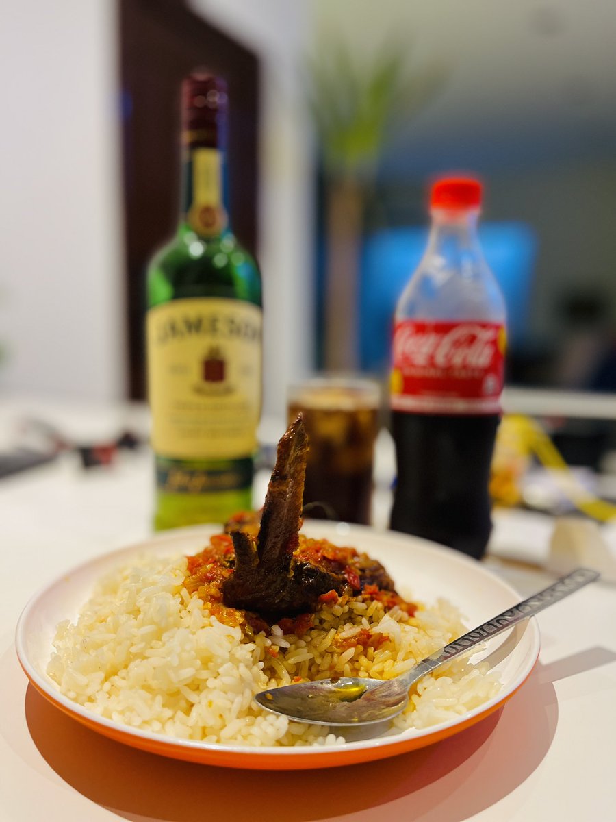 Flavor meets fire 🥃🔥 
Whisky nights &amp; bites that hit different. #FoodieFuel #WhiskyVibes #LagosEats #SipAndSavor #MenThatCook #TasteTheMoment <a href="/tobishotit/">@tobishotit</a>