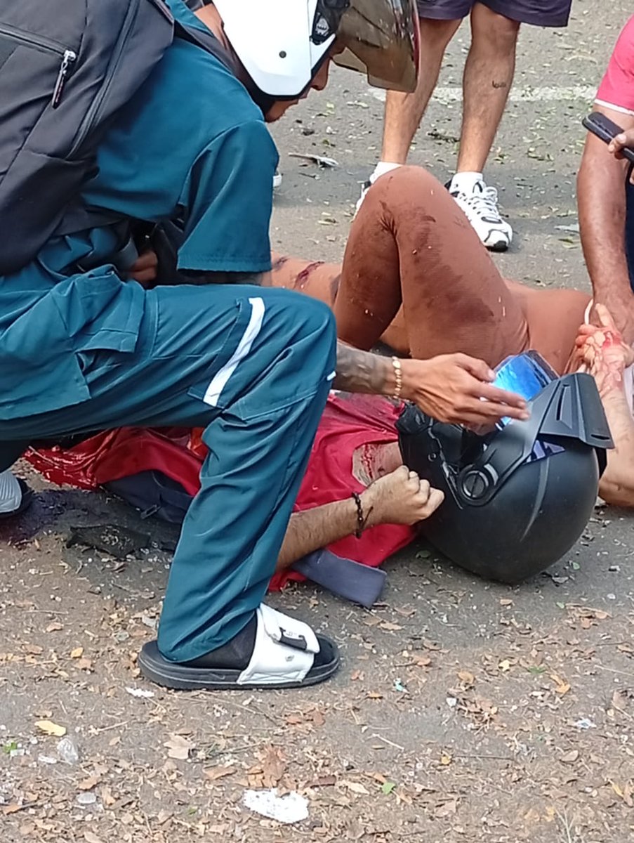 gglawyer80's tweet photo. Solo #Dementes atentan contra el #pueblo de #Colombia 🇨🇴 en via principal de #Cali frente a la #BaseAerea sector comercial y de vivienda 😡🤯 Solo unidos podremos derrotar el #terrorismo Apoyo de @mindefensa @PoliciaColombia @FiscaliaCol para el #ValleDelCauca #sos https://t.co/f2IbrfAKo1