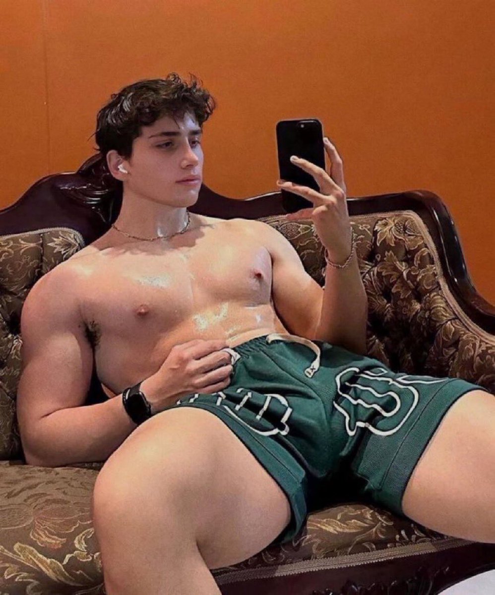 Thehotdudes's tweet photo. smash or pass? https://t.co/AHk0Qcc5Rp