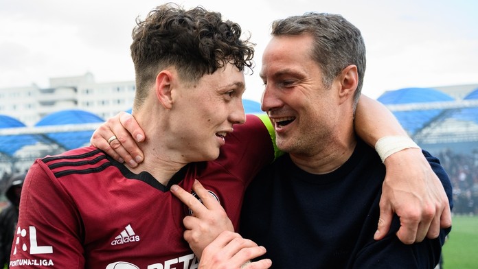 jakubdvo's tweet photo. Brian Priske na dotaz, co říká na to, že Ladislav Krejčí míří do Anglie, kde sám hrával.

"Pokud fakt přestoupí, tak v Premier League potvrdí svoje kvality. Přeji mu to. Jsme spolu v kontaktu a mám z toho radost. Nebál bych se říct, že pro Spartu je legendou. Tohle mu přejeme." https://t.co/HSn2Kos0oI