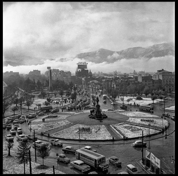 La Plaza Baquedano nevada , c1950.