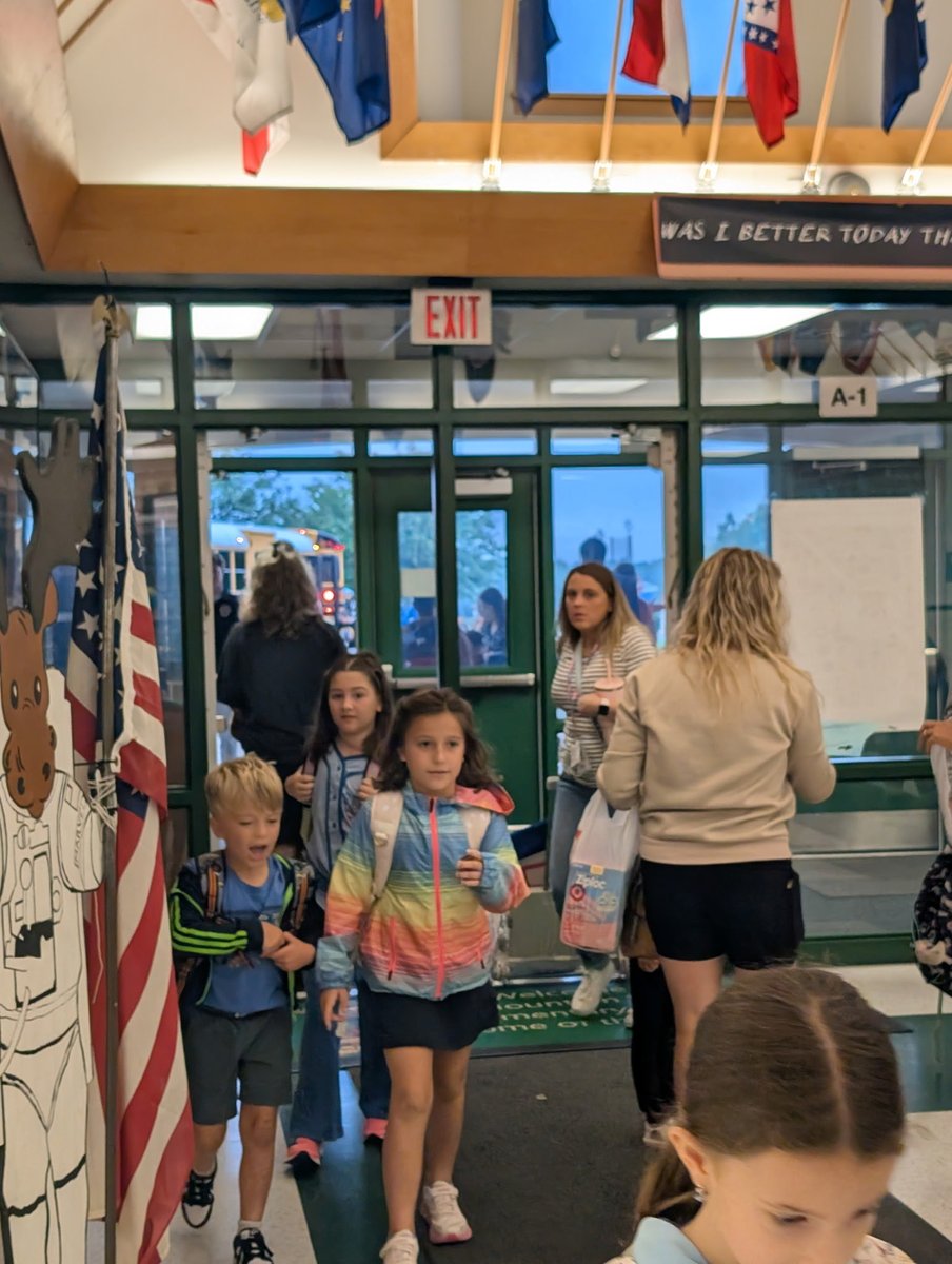 MTV_Elementary's tweet photo. Opening Day at Mountain View went amazingly well! So excited to see the building full of learning and excitement. https://t.co/bVghlU5k01