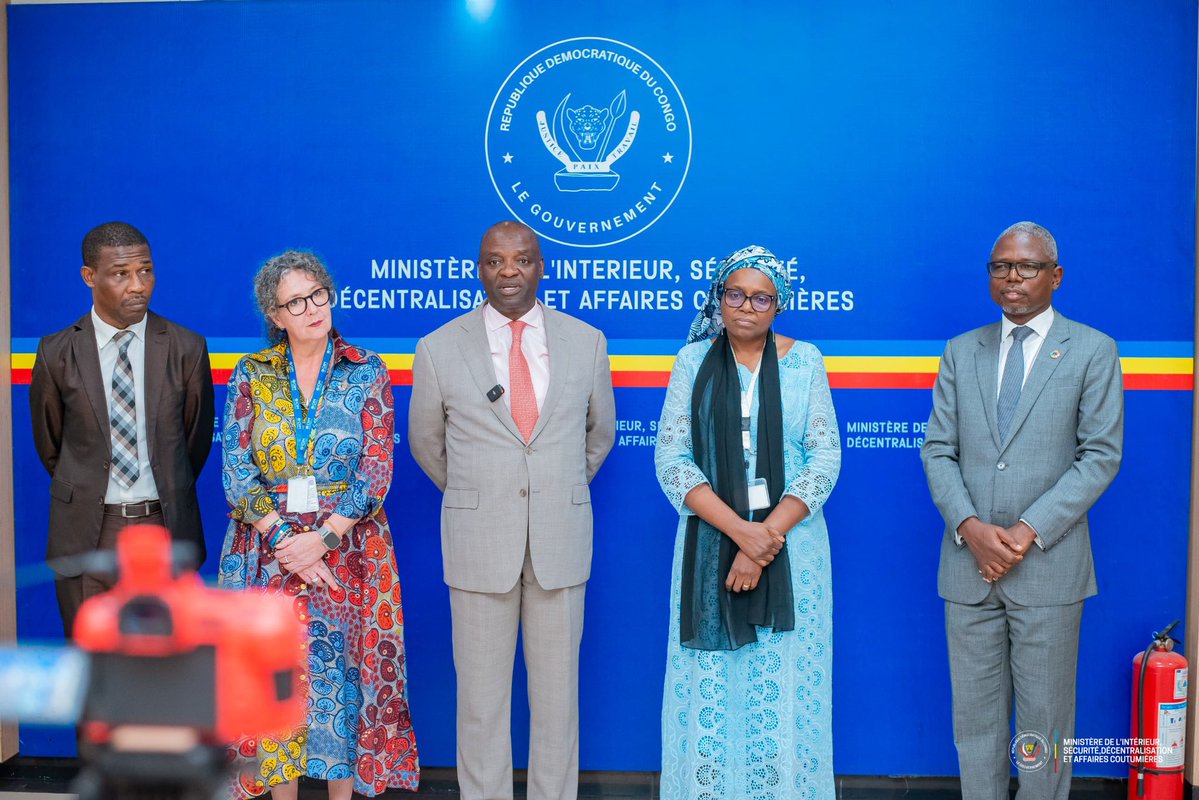 Ministère de l'Intérieur de la R.D Congo (@vpm_mintersecac) on Twitter photo Gestion de la crise humanitaire à l’Est de la RDC : Le VPM SHABANI échange avec le Coordonnateur résident du Système des Nations unies
Le Vice-Premier Ministre, Ministre de l’Intérieur, Sécurité, Décentralisation et Affaires coutumières, <a href="/shabani_lukoo/">SHABANI Lukoo J.</a>, s’est entretenu, ce jeudi Gestion de la crise humanitaire à l’Est de la RDC : Le VPM SHABANI échange avec le Coordonnateur résident du Système des Nations unies
Le Vice-Premier Ministre, Ministre de l’Intérieur, Sécurité, Décentralisation et Affaires coutumières, <a href="/shabani_lukoo/">SHABANI Lukoo J.</a>, s’est entretenu, ce jeudi