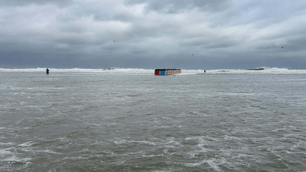 The scene at the beach in Wildwood Crest. Completely underwater. #NJwx #wildwood #HurricaneErin #flooding