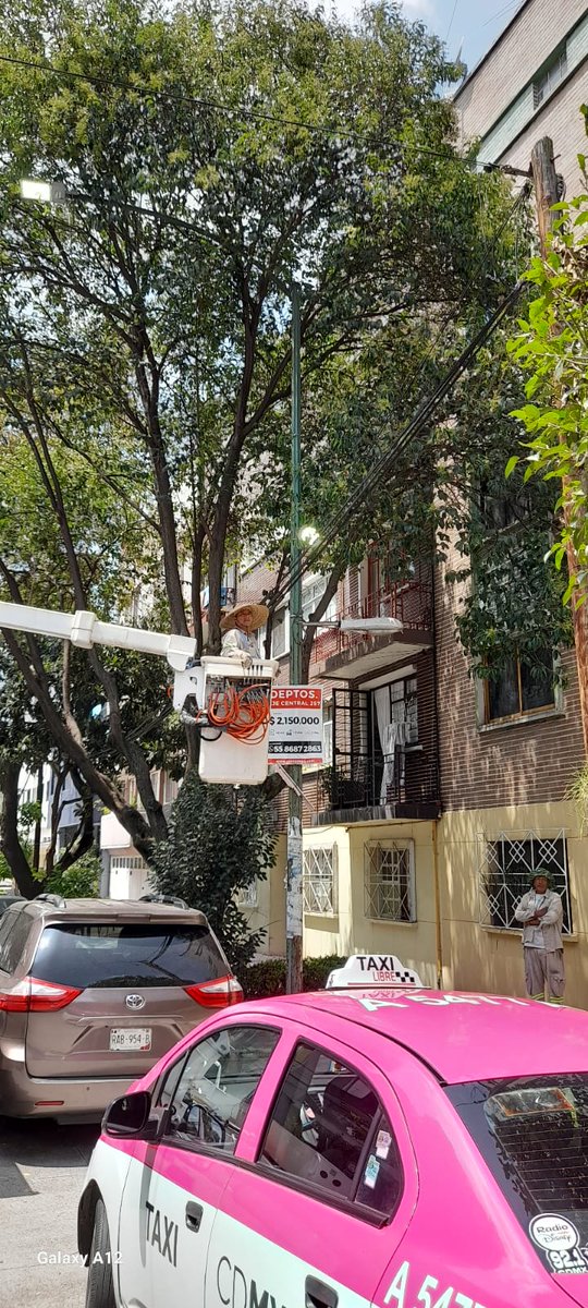 Pbn477933867871's tweet photo. Petición atendida !!! Calle  Zempoala, en #Narvarte revisión de 7 circuitos. Se arreglan 2 reconectando líneas de alimentación. Tambien se arreglan 2 luminarias. Quedando en servicio todo lo mencionado.
#TuConcejalentuColonia https://t.co/A6FRt0L9kC