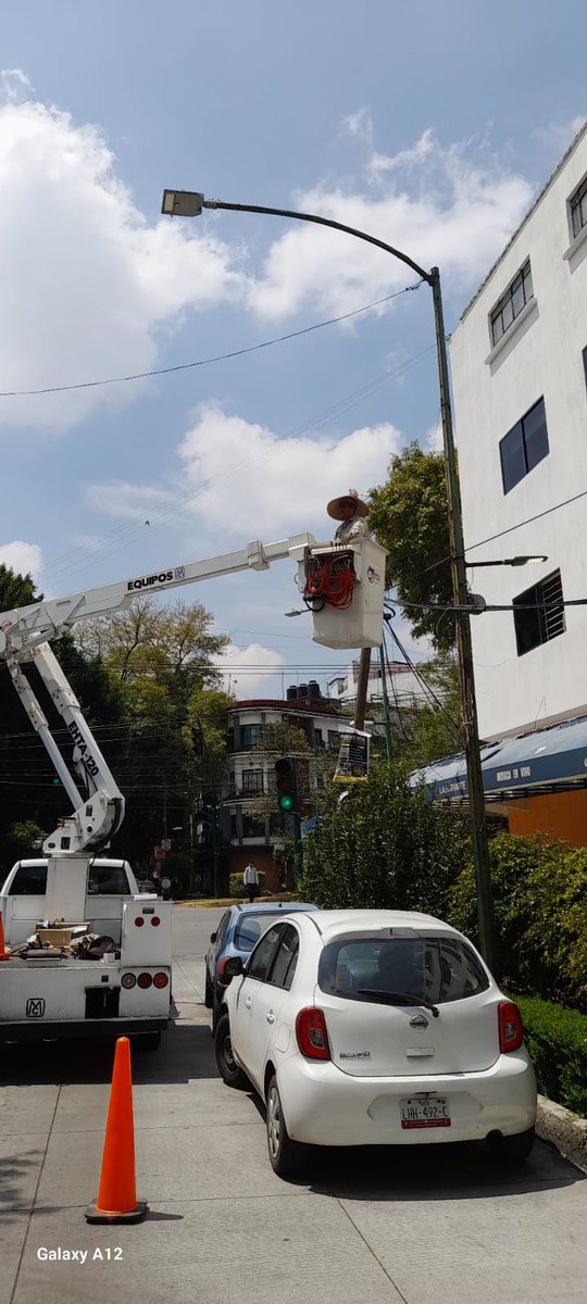 Pbn477933867871's tweet photo. Petición atendida !!! Calle  Zempoala, en #Narvarte revisión de 7 circuitos. Se arreglan 2 reconectando líneas de alimentación. Tambien se arreglan 2 luminarias. Quedando en servicio todo lo mencionado.
#TuConcejalentuColonia https://t.co/A6FRt0L9kC