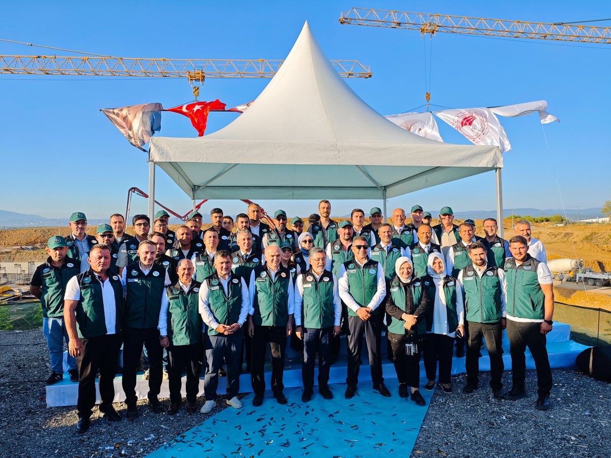 “Suyu korumak, toprağı korumaktır. Toprağı korumak ise vatanı korumaktır.” 💧 

Düzce'miz için çok kıymetli ve tarihi bir yatırım olan Merkez İçme Suyu Arıtma Tesisi'nin temel atma törenini büyük bir gururla gerçekleştirdik.

1,3 milyar liralık bu büyük yatırım tamamlandığında