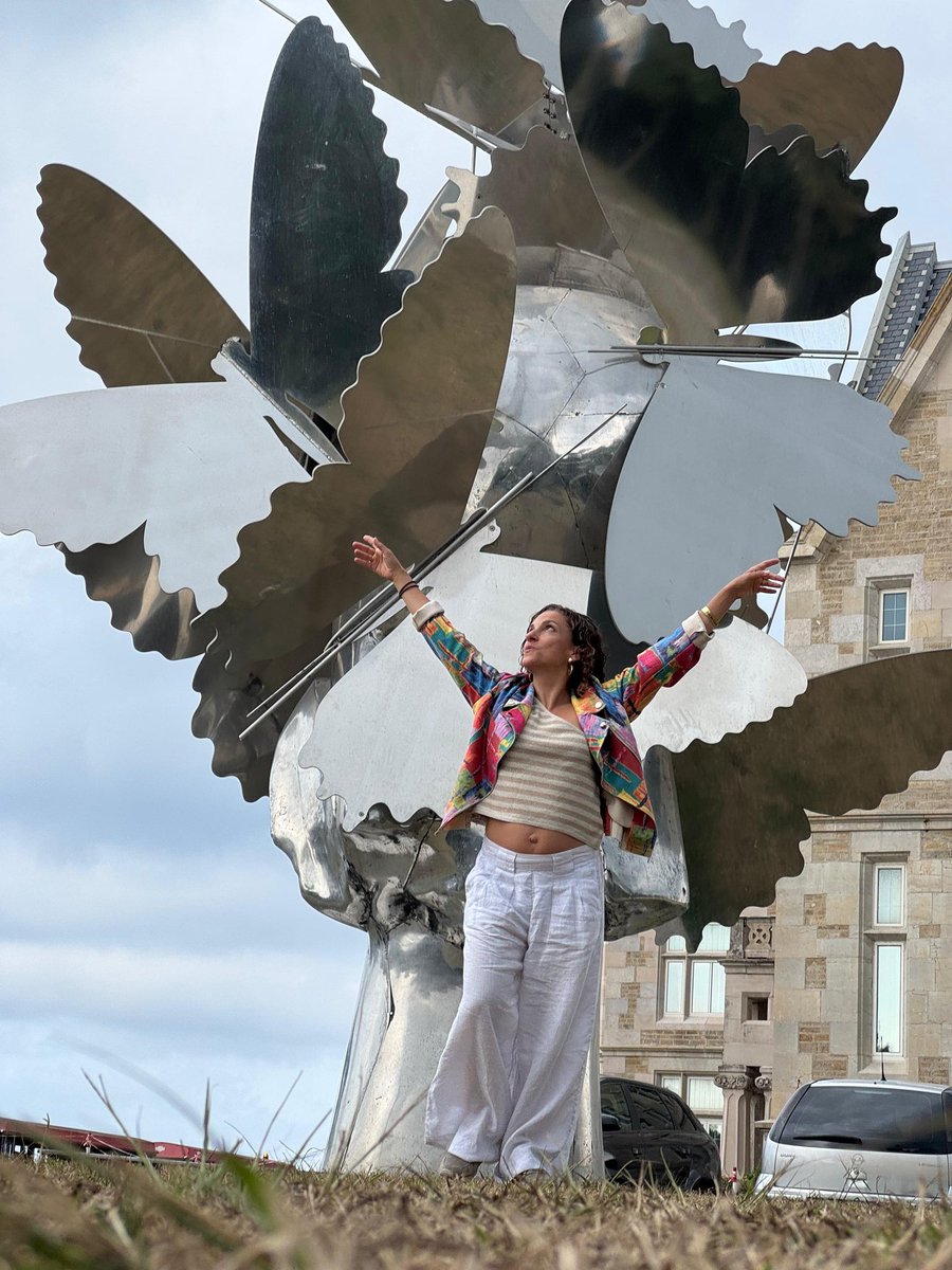 maganado's tweet image. Aún quedan días de verano, como dice Amaral... pero creo que va siendo hora de pasarme por el #HiloVeraniego del #claustrovirtual @imgende

📍 Palacio de la Magdalena.
Escultura: Mariposas, de Manolo Valdés.