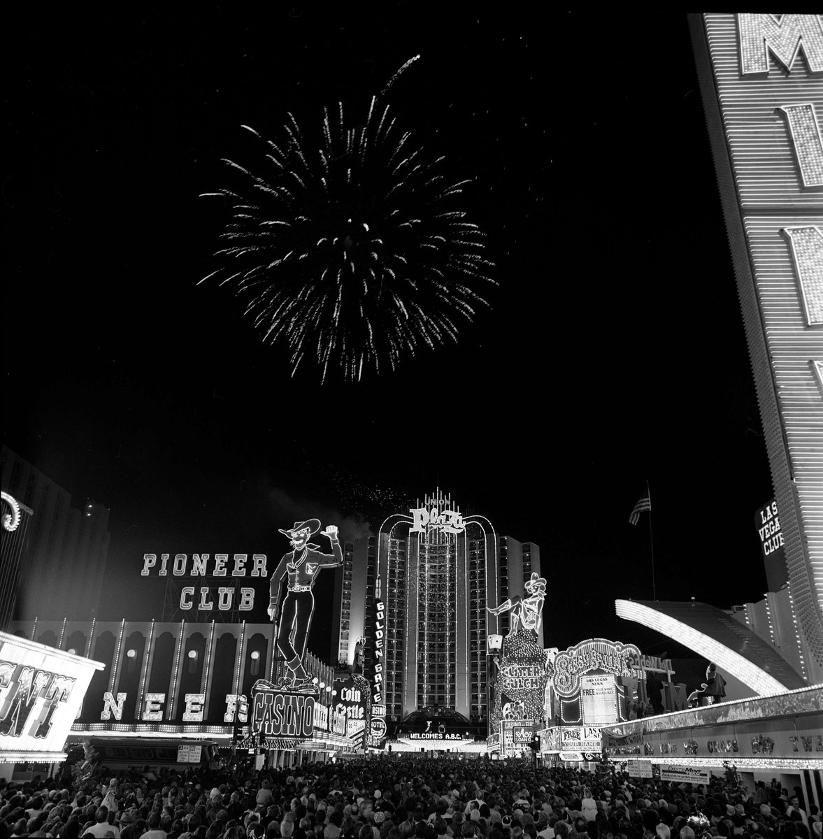 PlazaLasVegas's tweet photo. 🎆 Throwback to this epic fireworks moment! Our Welcome to the Weekend vibe hasn’t changed—crowds, excitement, and good times are just as big as ever. ✨

Learn More: https://t.co/dMqVLKNd3n

#PlazaLV #WelcomeToTheWeekend #Throwback https://t.co/n1xsB3cbnt