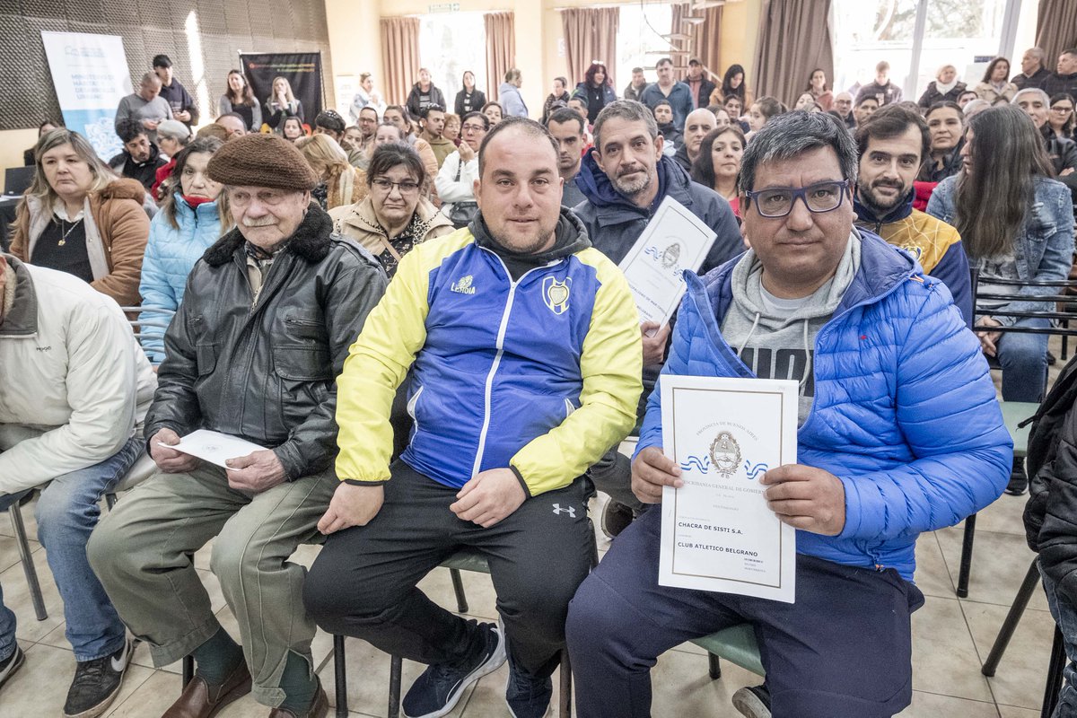 🗣️ Carolina e Irma: "Hace mucho que estamos esperando esto. Llegó el día. Estamos muy contentas".   

🗣️ Daniel: "Hace 34 años que esperábamos con mi señora ser propietarios legítimos". 

 278 ESCRITURAS = FELICIDAD 😊

<a href="/WWischnivetzky/">Walter Wischnivetzky</a>
<a href="/ParediJorge/">Jorge Alberto Paredi</a>
<a href="/juanmmena/">Juan Martín Mena</a>