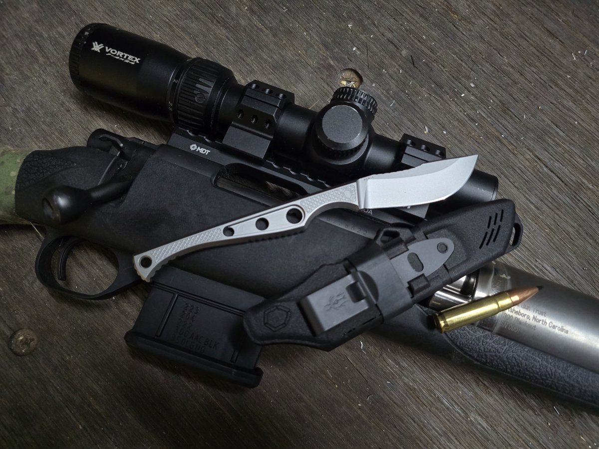 DauntlessMFG's tweet photo. The Surgeon is a great low profile blade for EDC. https://t.co/olA7bznXyw