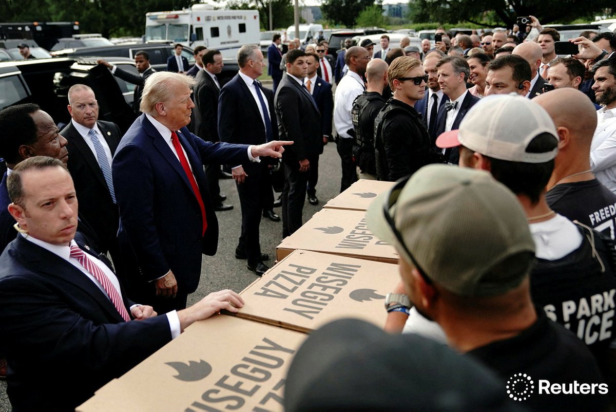 corinne_perkins (@corinne_perkins) on Twitter photo President Donald Trump points as he stands in front of pizza boxes, as he attends U.S. Park Police Anacostia Operations Facility to meet with police and the military, after deploying National Guard troops in the nation's capital, in Washington D.C. 📷 by <a href="/SmileItsNathan/">Nathan Howard</a> President Donald Trump points as he stands in front of pizza boxes, as he attends U.S. Park Police Anacostia Operations Facility to meet with police and the military, after deploying National Guard troops in the nation's capital, in Washington D.C. 📷 by <a href="/SmileItsNathan/">Nathan Howard</a>