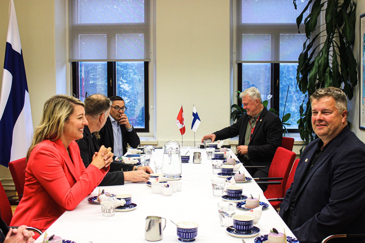 Mélanie Joly tweet media