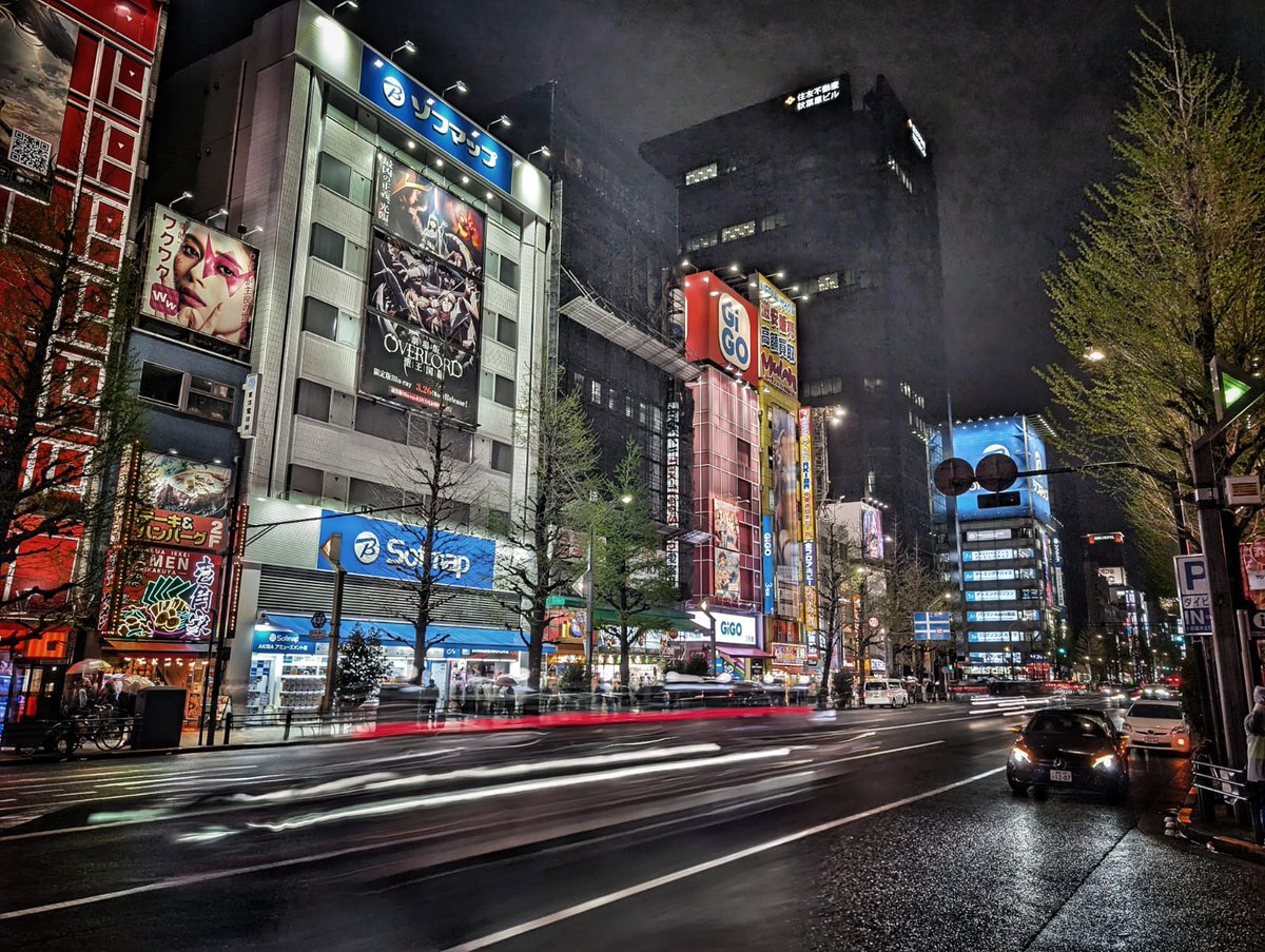 Only_Flies's tweet image. Luego Tokio tiene mil sitios a los que ir:
#akihabara  el paraíso friki
#Daikanyama el Brooklyn para toar café en cafeterías cool
Y muchos muchos Konbinis: Seven Eleven, Family Mark y Lawson. Hice una apuesta de comerme un trozo de pollo por cada Kombini y no pude mantenerla.