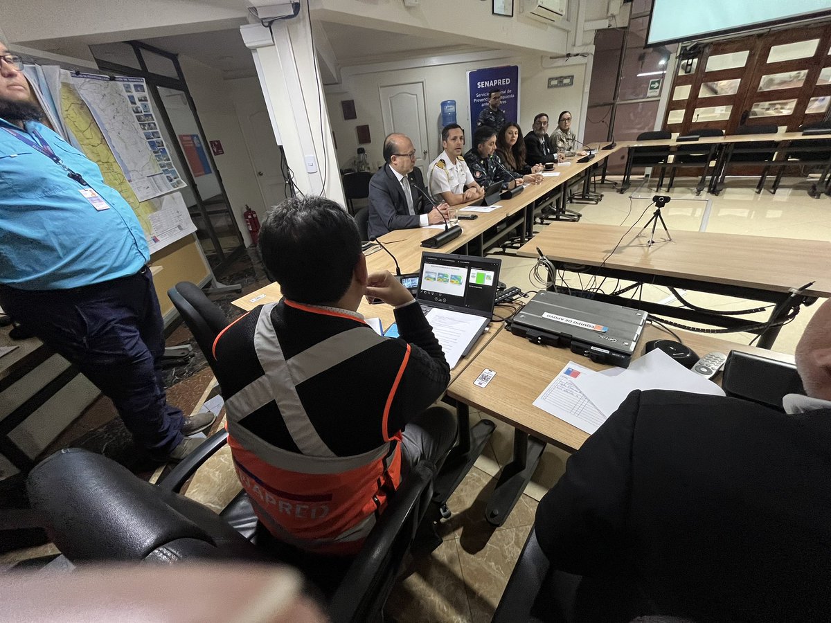 AHORA. Delegado presidencial regional (s) de #Tarapaca, Pedro Medalla, preside reunión del Comité para la Gestión del Riesgo de Desastres, Cogrid, en <a href="/Senapred/">SENAPRED</a> ante alerta de marejadas anormales con alto potencial de afectación. <a href="/Armada_IVZN/">Armada de Chile Cuarta Zona Naval</a>