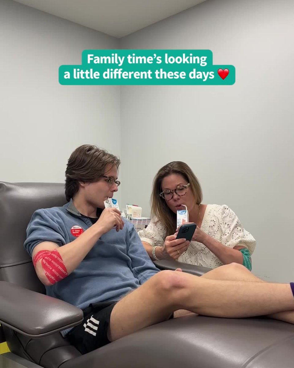 CanadasLifeline's tweet photo. A tradition that feels good and does good? Yes please. 

Start donating side by side with someone you love (you can start at 17!). 

Tag your donor fam below ⬇️ https://t.co/YO3FkqKFGK