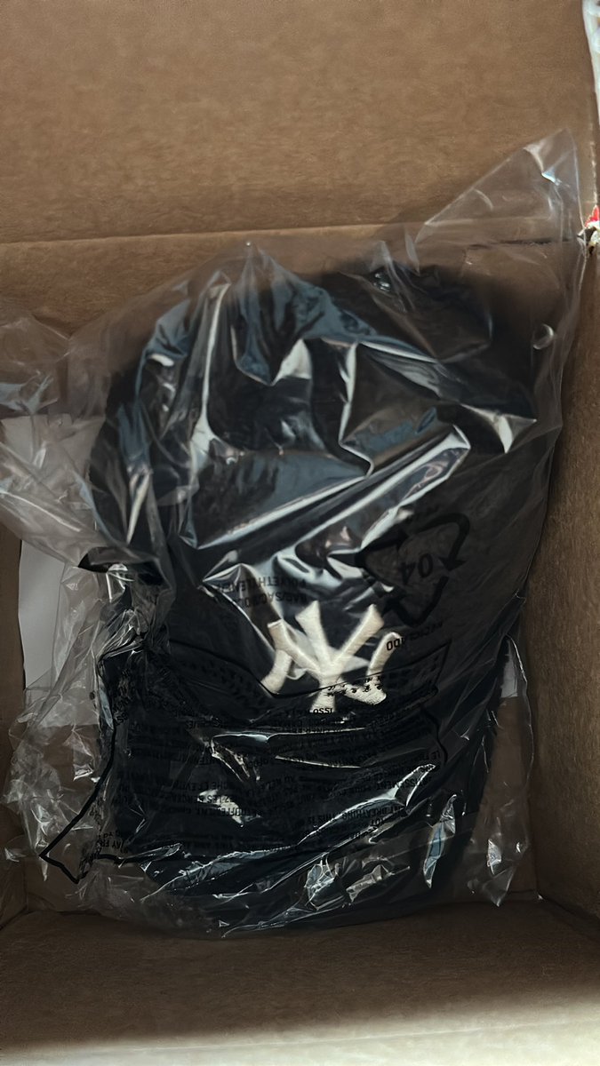Just opened up the box for my hat. Was so excited…ARE YOU FUCKING KIDDING ME WITH THIS SHIT?!? #RedSox #Yankees