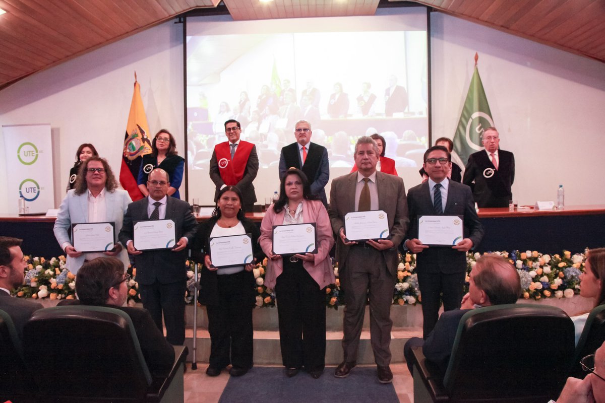 UTEoficial's tweet photo. La Universidad UTE celebró su 54.º aniversario en una ceremonia solemne que reunió a autoridades   nacionales, representantes de organismos internacionales y a nuestra comunidad universitaria.

En este más de medio siglo, la UTE se ha consolidado como un proyecto académico de excelencia, que forma profesionales íntegros y comprometidos con el desarrollo del país. Con cerca de 60 mil graduados, reconocimientos internacionales y nuevos campus en Manabí y próximamente en Cuenca, reafirmamos nuestro compromiso con una educación superior transformadora, inclusiva y de calidad.

🔗 Lee la noticia completa: https://t.co/13M91cLZjN

#SomosUTE #OrgulloUTE