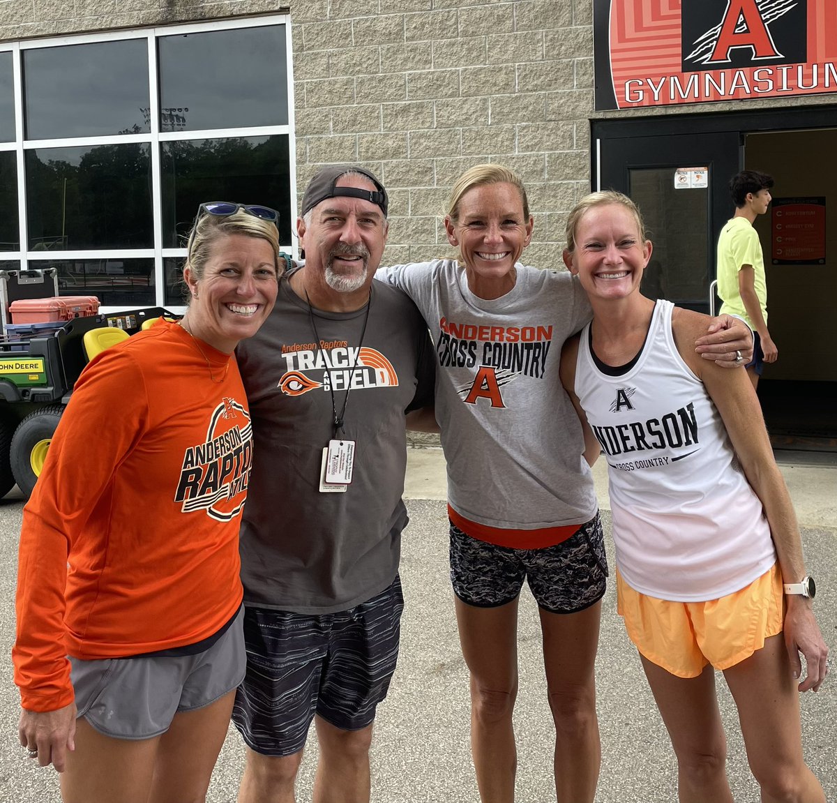 Here we go! Year 29 teaching and year 28 coaching! 🖤🧡🖤 #lovethiscrew <a href="/AHSRaptorsAD/">AHS Athletics</a> <a href="/FHSchools/">FHSD</a>
