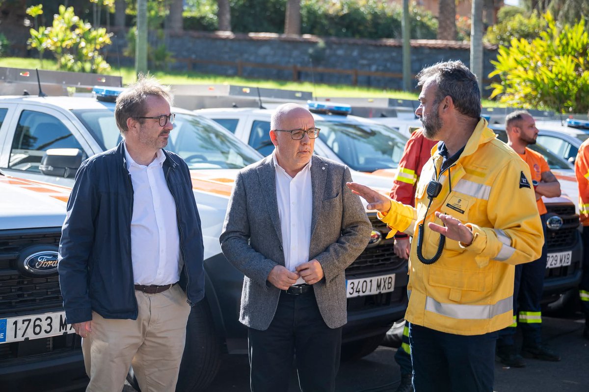 PlinioElGuapo's tweet photo. Federico Grillo, jefe de emergencias del Cabildo de Gran Canaria: 

"en Canarias nos gusta nuestro modelo con voluntariado. Son versátiles, en primer ataque hacen una labor fundamental y en grandes incendios aportan mucho. Vemos como cada vez el voluntariado es más profesional" https://t.co/j6KpkoWt2M