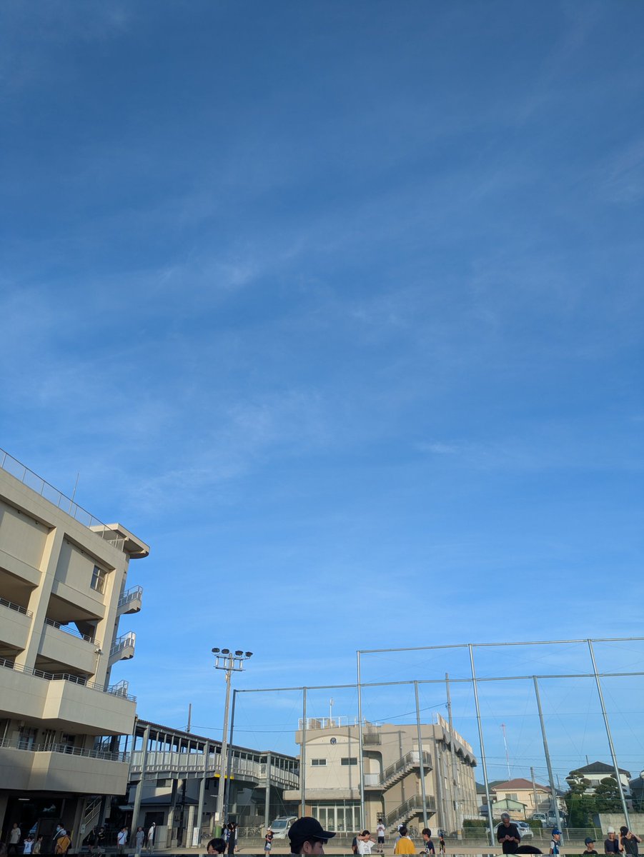 おはようございます！
徳島はすでに熱中症警戒アラートが出ていますあせ💦
本日は今季2度目の #ラジオ体操 ボランティア😆
子供達の元気な姿はもちろん、地域コミュニティの横の繋がりで諸会はもちろん、仕事の話もできました☺️
メンタルバランスを取りつつ今日もよろしくお願いします!
#イマソラ
