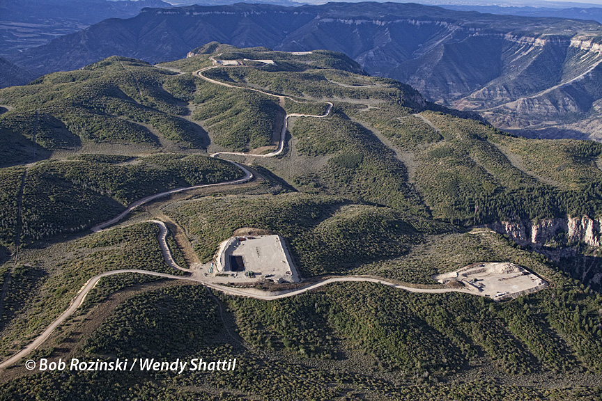 lighthawk_org's tweet image. #TBT ✈️ In 2010, LightHawk flew photographer Bob Rozinski over Colorado’s Roan Plateau to document drilling impacts on a biodiversity hotspot—home to threatened wildflowers &amp;amp; pure cutthroat trout.

Aerial images gave the conservation community a vital perspective.
#FlyingForGood