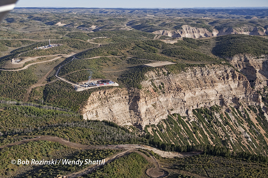 lighthawk_org's tweet image. #TBT ✈️ In 2010, LightHawk flew photographer Bob Rozinski over Colorado’s Roan Plateau to document drilling impacts on a biodiversity hotspot—home to threatened wildflowers &amp;amp; pure cutthroat trout.

Aerial images gave the conservation community a vital perspective.
#FlyingForGood