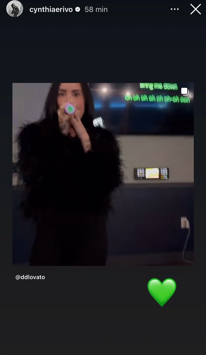 📸 | Cynthia Erivo via Instagram Story compartilhando o vídeo de Demi Lovato cantando “Defying Gravity”.  💚