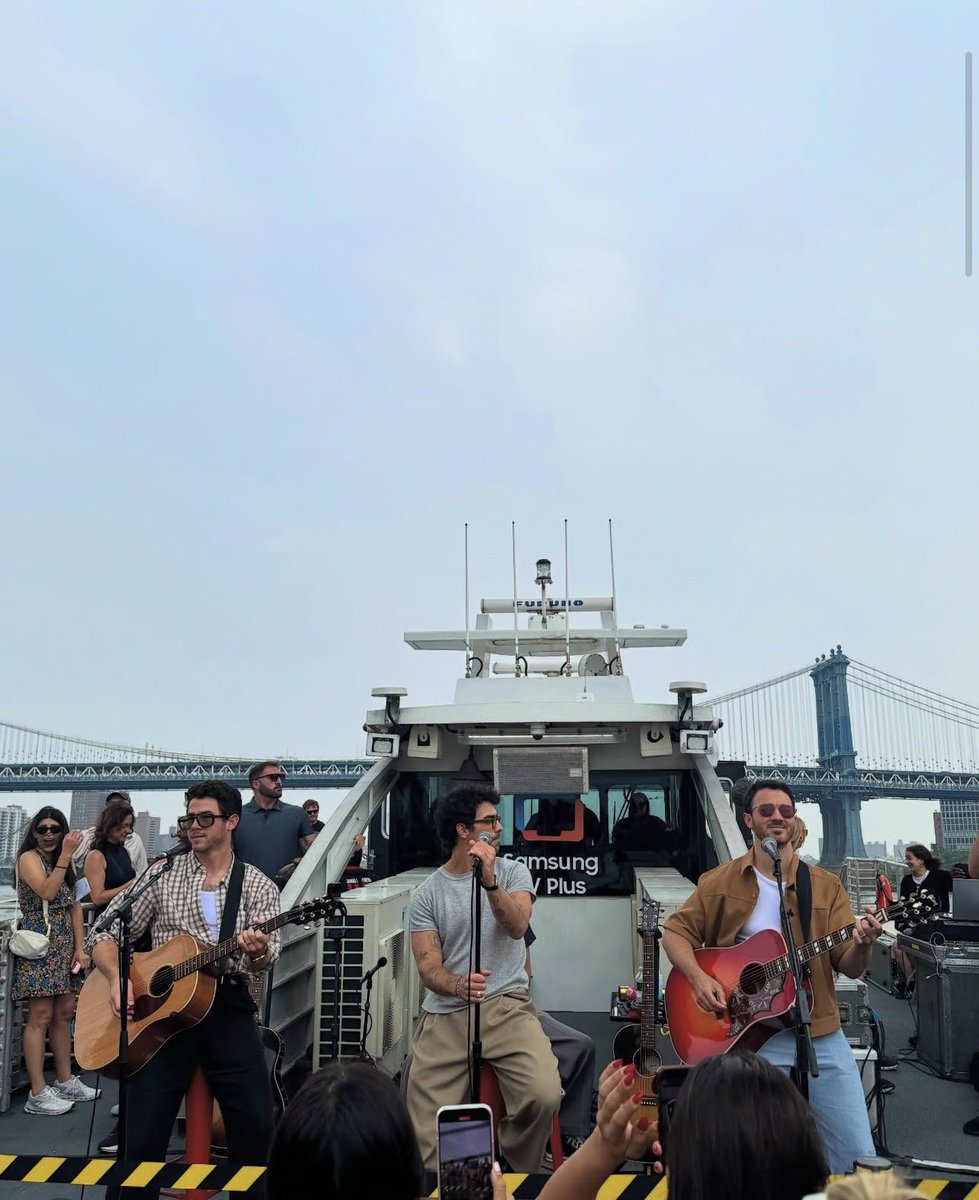 Vicky Aileen tweet media